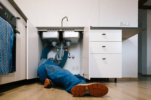 Professional Emergency Plumber technician working in Edgerton, KS